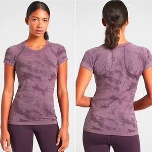 Athleta momentum camo seamless top purple medium
